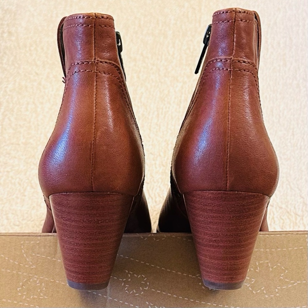 Frye Reina Western Ankle Boots Pointy Toe Cognac Brown Leather 7.5 NEW - Picture 6 of 10